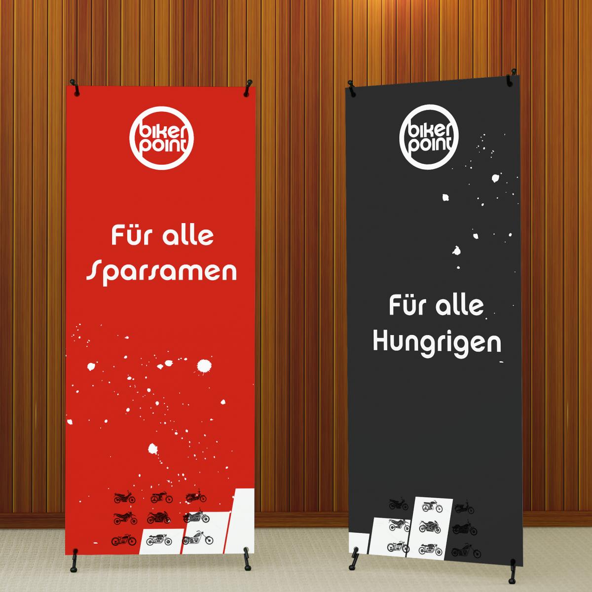 Zwei Rollup-Banner mit Werbung für Bikerpoint